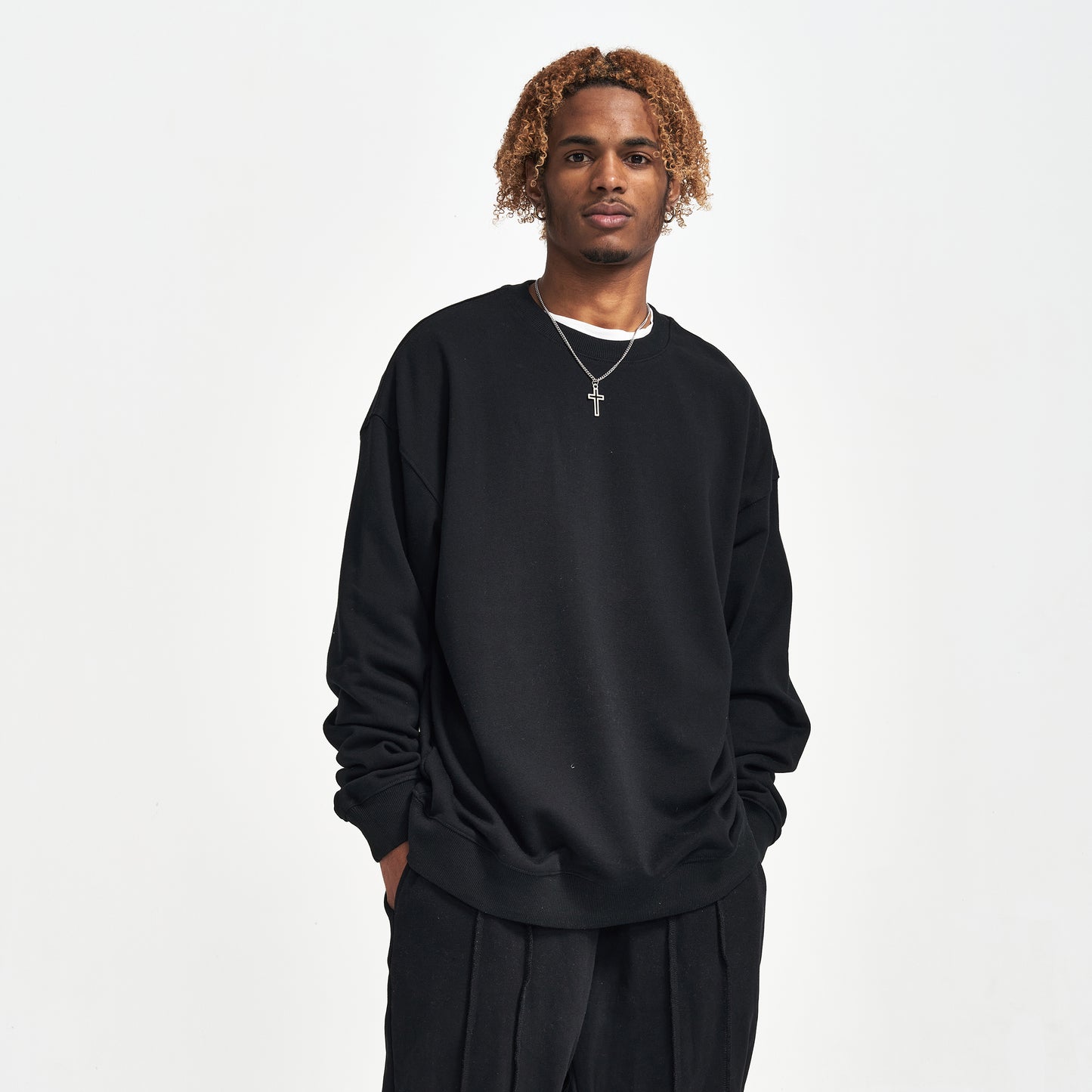 APCZ CREW NECK (OLD ENGLISH)
